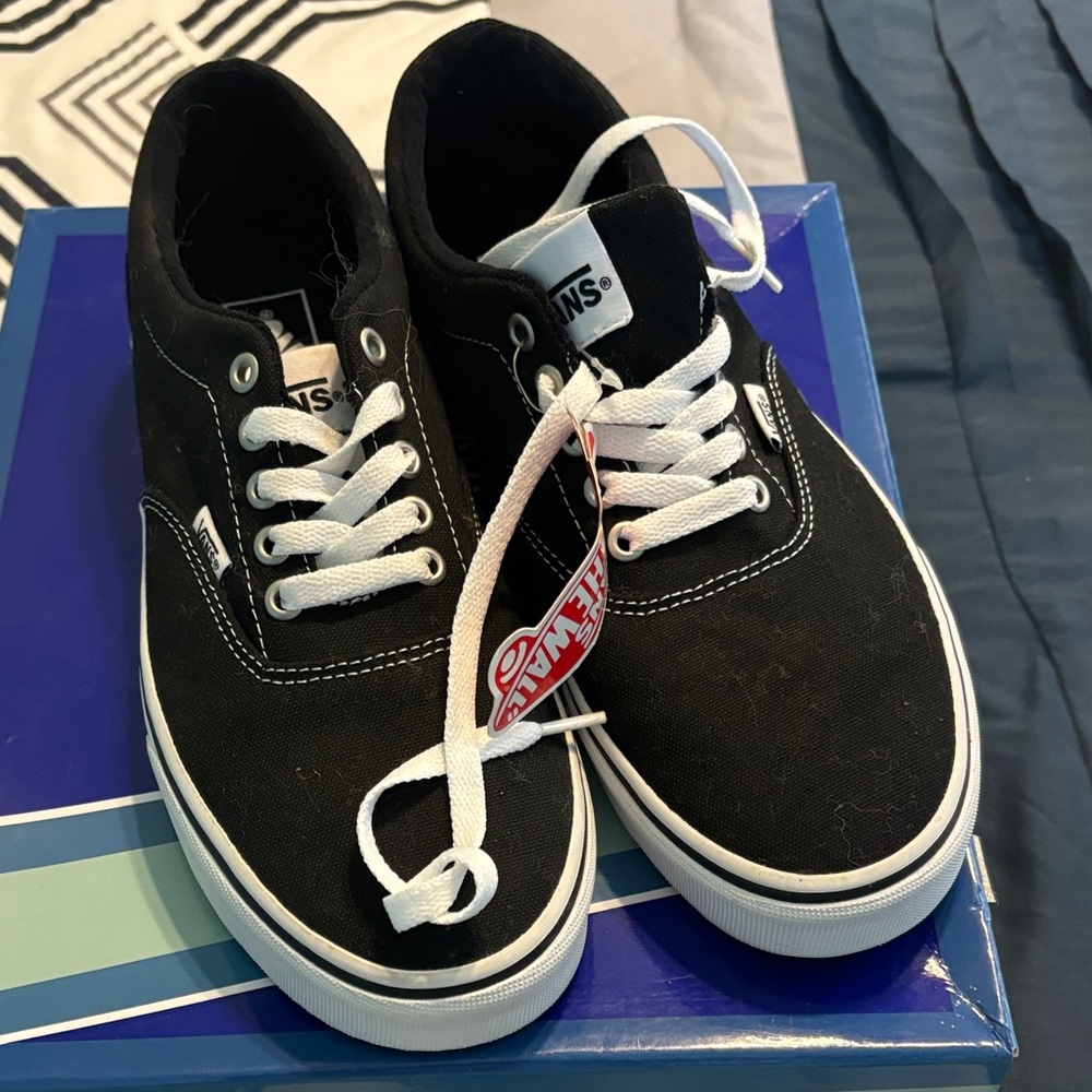 Vans Men's Black and White Low-Top Sneakers NWT